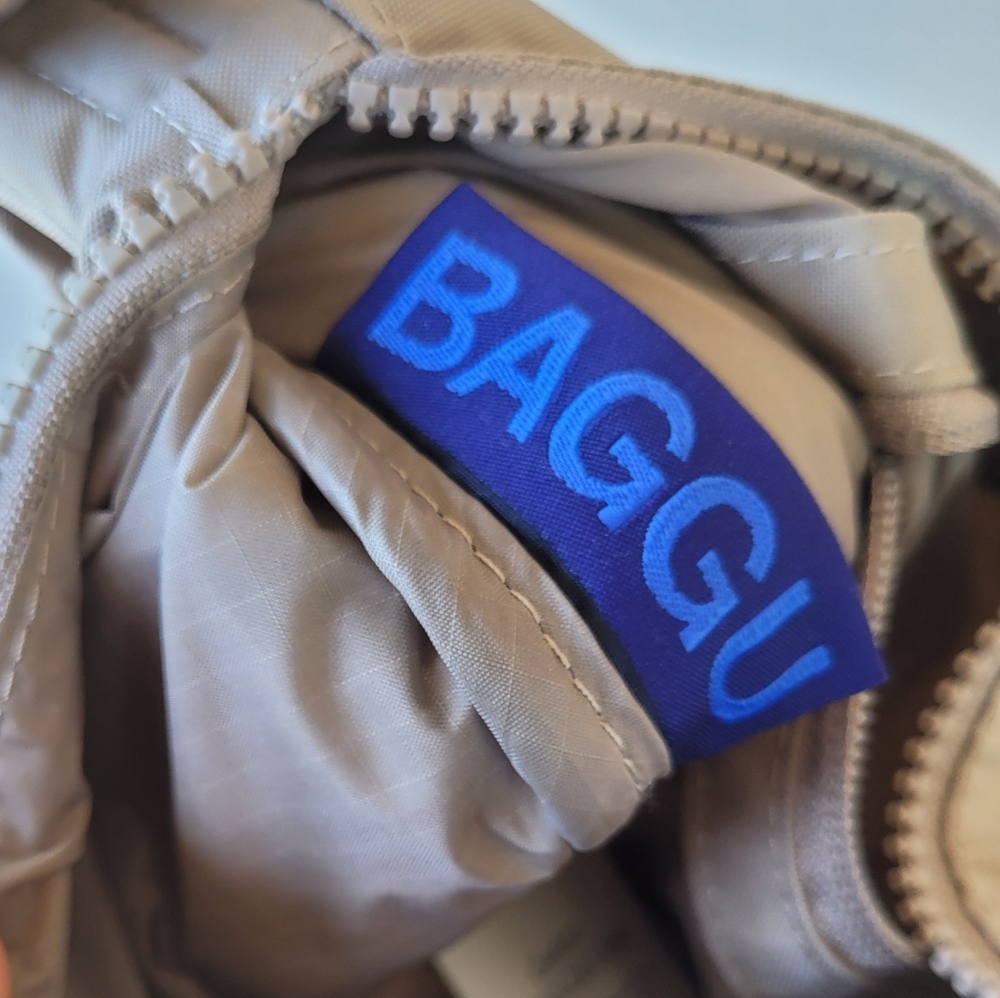 NWT BAGGU Small Cargo Shoulder Bag Dove Taupe Tan - Picture 4 of 6